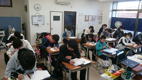 教室に帰宅後は、朝食を食べて、8時~16時までの宿題ヤリキリ!どんどん進めて、年内に完了させてしまおう!