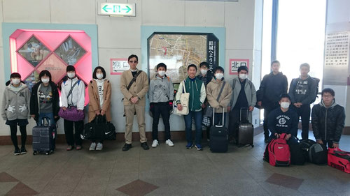 結城駅を出発する参加者のみなさん。今日からの2泊3日は、裏合宿よりもさらにすごいことが起こるかもしれません!!いろいろと気づきのある合宿になります。期待していてください。