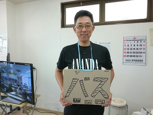8/13~15は夏期特別オプション授業で豪華マジカルランチツアーを同時開催なのですが、本校にならってにしばもバスツアーがやりたい、、、でも、昼のランチにバスを出してくれる店はどこもない、、。ずっと悩んでいましたが、3日目の今日は河原総長のアイデアをいただきました!だったら、バスになればいい!