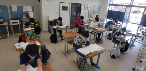 ジムでの学習が再開しました。密にならないように予約制にして、ジムとネット教室併用して授業再開となりました。