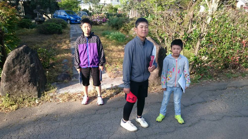 今日は小学生も参加。朝5時からのアサンポ学習に参加とは、早起きできてえらいね(^^)