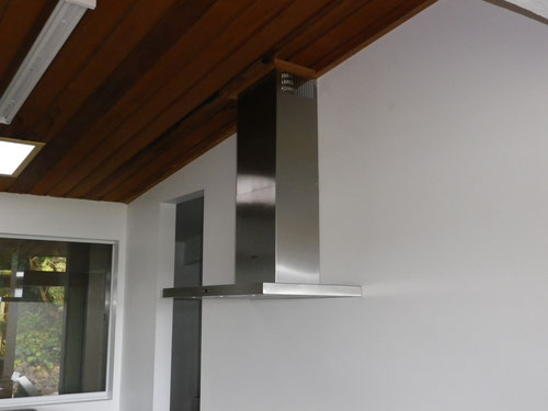 Rangehood in and vented through the roof