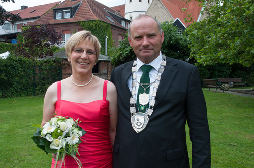 Das Königspaar 2014 beim offiziellen Fototermin: Maria Strohbücker und Karl Buhne