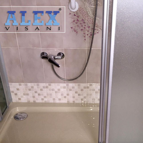 Soluzione da vasca a doccia in 8 ore di lavoro di Alex Visani, Firenze