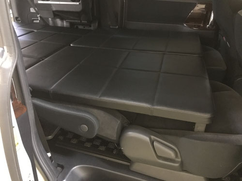 新型ヴォクシー、ノア、エスクワイアのミニバン用車中泊内装カスタマイズアイテムは、ディーラーインカスタムショップのトランポキットOSPへ