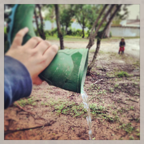 Wasser im Gummistiefel