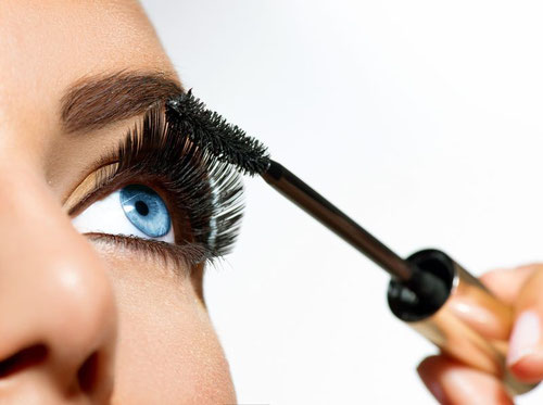 Wimpern färben lassen