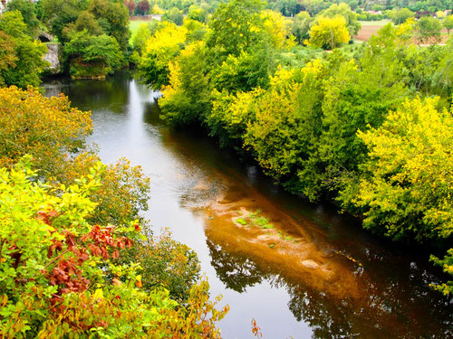 die Vezere schlängelte sich behutsam durch das Naturschutzgebiet der Dordogne