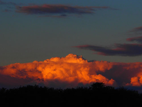 eine stimmungsvolle Wolkenstimmung am letzten Abend in Frankreich