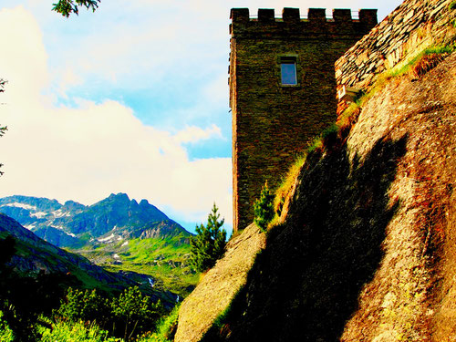 der Blick vom Torre Bevedere ins tiefer gelegene Bergell