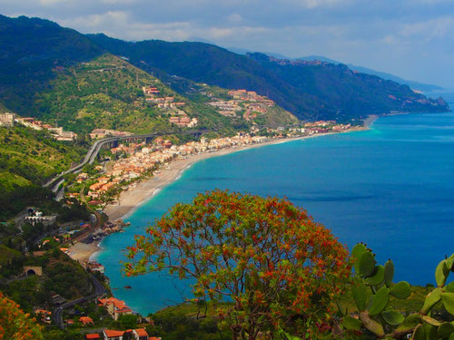 die traumhafte Bucht von Taormina