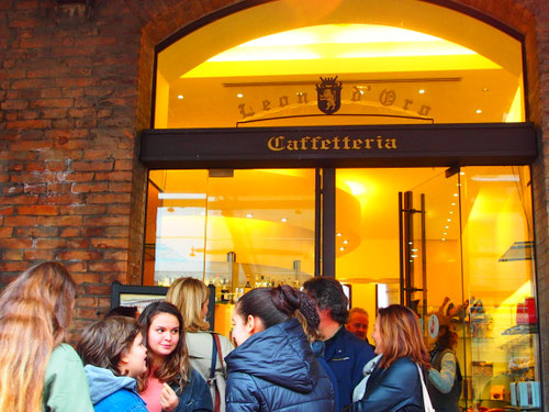 in der Caffetteria Leonarde trifft man sich zum Plausch
