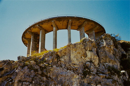 kühn die Strassen-Konstruktion hinauf zum Gipfel des San Biagio