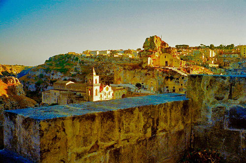 das Felsen- und Höhel-Gewirr der Matera-Altstadt