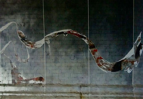 "The Line of Beauty and Grace" (W.Hogarth) nachempfunden als "Cutout" von JR an der Spreebrücke am Bahnhof Friedrichstrasse in Berlin (Foto :J.v.Troschke)