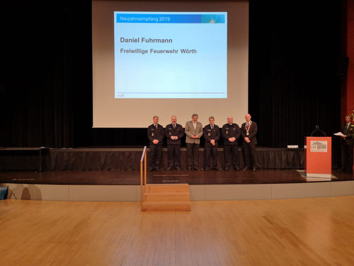 v.l.n.r.: Michael Weber, Michael Schaaf, Volker Harzen (DLRG Wörth), Daniel Fuhrmann, Rainer Böser, Bürgermeister Dr. Dennis Nitsche