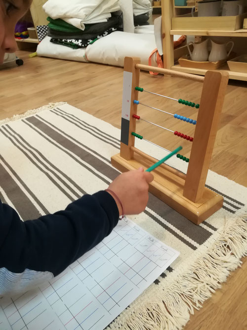 Boulier Montessori, soutien scolaire / Association À la Volette-Montessori