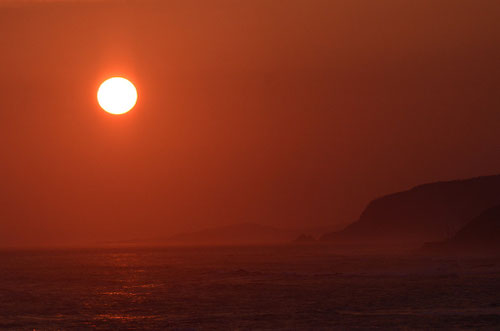 えりも町から見た夕日、明日もがんばろうと思わせる美しい夕日でした D7000+200mmマイクロ
