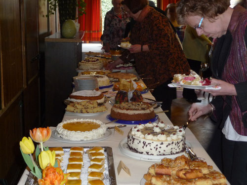 Das Tortenbuffet der Landfrauen- alles selbst gemacht und genossen