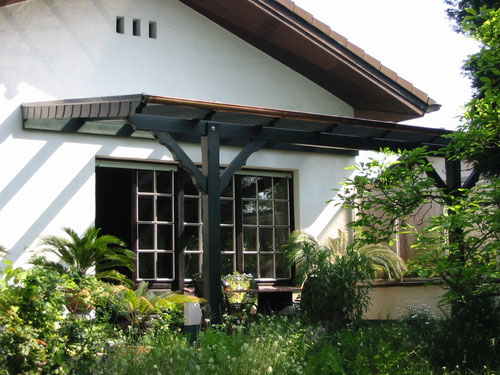 Natur Grün 2009 Leimholz Terrassendach Bonn mit Stegplatten in klar, 6 x 3m Tief , Modell Grün-1000 Terrassenüberdachung