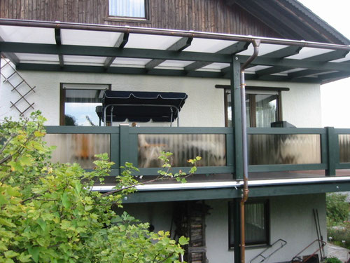 Modell: Bad Camberg Balkonüberdachung Balkonüberdachung mit Anbaubalkon aus Leimholz und Kupferdachrinne