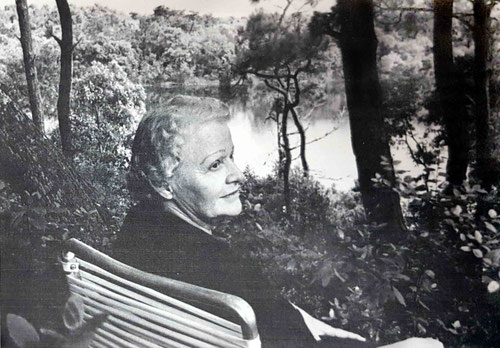 Photo taken Jack Thompson. Courtesy of Feresheh Azad Collection