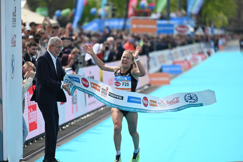 Julia Mayer Marathon Rekord Österreichischer Rekord Wien Vienna City Marathon VCM Weltmeisterschaft Budapest Olympia Van der Bellen 2023