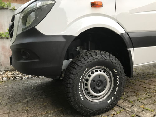 Fahrzeug nach Iglhaut Allrad Umbau, Bereifung und Höherlegung.