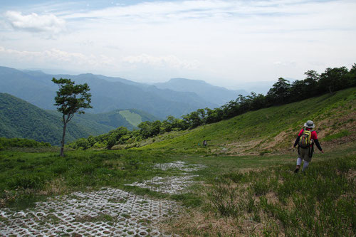 天神山のゲレンデを下る。