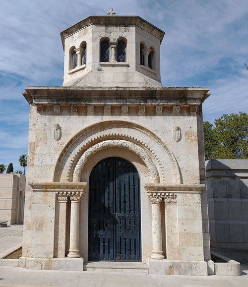 Mausoleo en el Cementerio General de Valencia de un Jurat en Cap del Reino de Valencia.