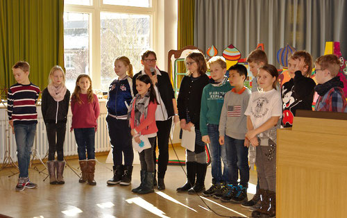 Frau Schindeler-Grove dankt den Klassensprechern für die souveräne Moderation.