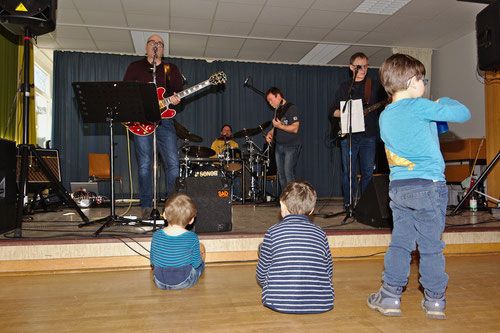 Die Musik von Elbrock begeisterte nicht nur die Kinder.