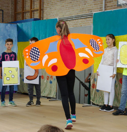 Sie frisst zu viel und wird zum schönen Schmetterling.