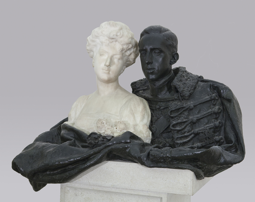Bronce y mármol de los bustos de Alfonso XIII y Victoria Eugenia de Battenberg.Regalo de Mariano Benlliure y Gil a los novios. Patrimonio Nacional.