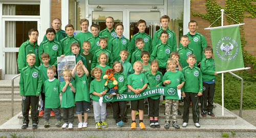Die Purzelgruppe und die Jugendmannschaft des KSV Seeheim mit den Trainern Vitali Wagin, Vladimir Kunz, Luca und Marco Husar