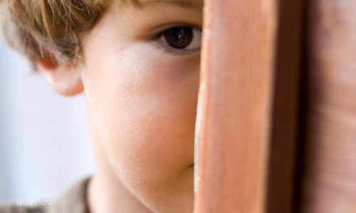 hochsensibles Kind weint, hochsensibilität bei Kindern