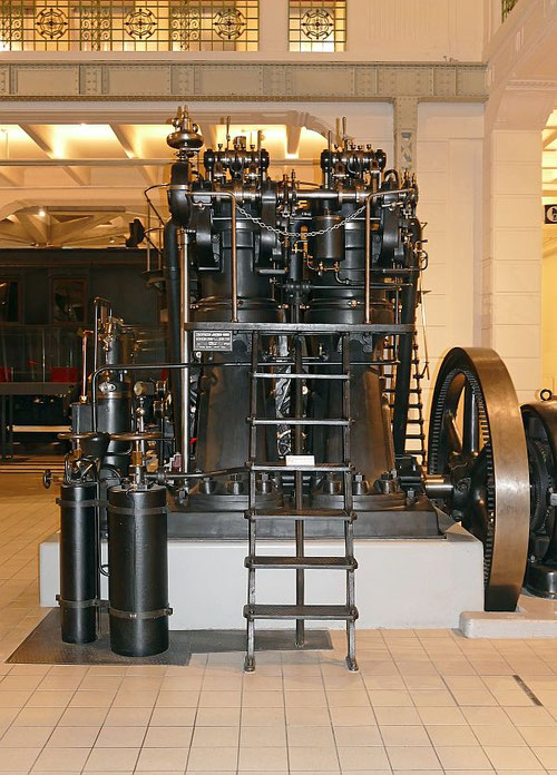 Grazer 80 PS-Zweizylindermotor, Baujahr 1915,  ausgestellt im Technischen Museum Wien 