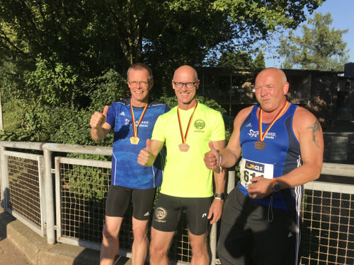 Reiner Heweling, Tom Ketelaer und Hans Wewering (v.l.) genossen die gute Athmosphere bei der Senioren-DM und waren sehr erfolgreich.