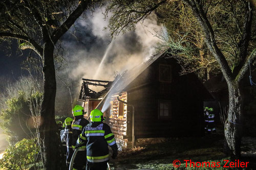 Feuerwehr; Blaulicht; BFV Knittelfeld; Brand; Ferienhaus; Perg;