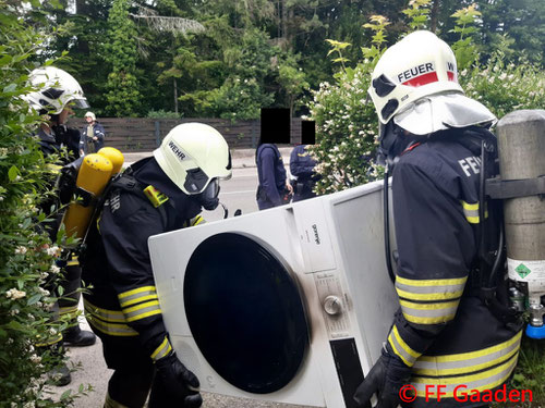 Feuerwehr; Blaulicht; FF Gaaden; Brand; Gartenhütte; Vollbrand;