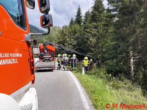 Feuerwehr; Blaulicht; FF Mariazell; PKW; Unfall; Fahrzeugberung; B20; Wegscheid;