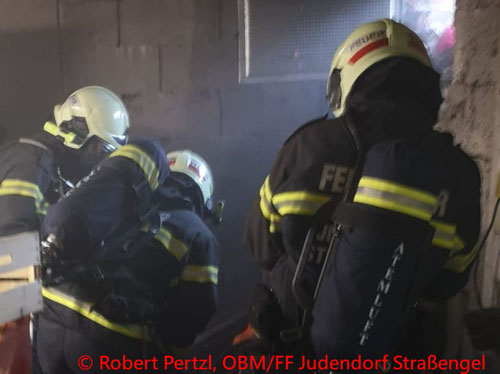 Feuerwehr; Blaulicht; FF Judendorf Straßengel; Brand; Keller;