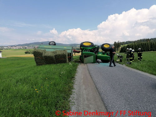 Feuerwehr, Blaulicht, Sturm, Einsätze, Urfahr-Umgebung, Baum, Anhänger, Metallteile