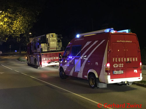 Feuerwehr, Blaulicht, Brand, Ternitz, Stiegenhaus, Brand