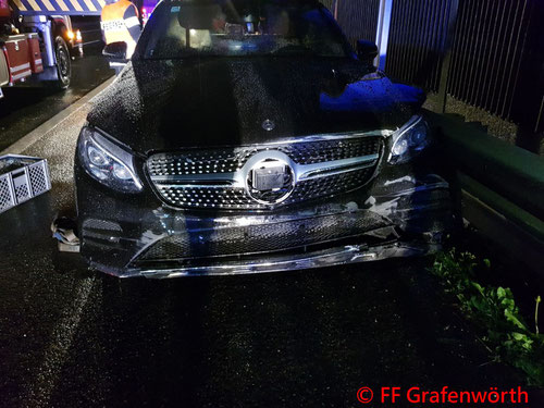 Feuerwehr; Blaulicht; FF Grafenwörth; PKW; Verkehrsunfall; S5; Fahrtrichtung Wien;