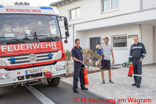Feuerwehr; Blaulicht; FF Kirchberg am Wagram; Brand; Nachbarschaftshilfe; Zivil;