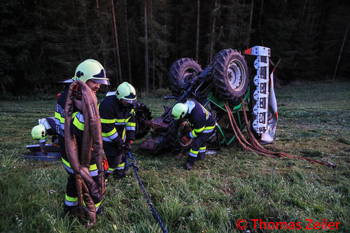 Feuerwehr; Blaulicht; BFV Knittelfeld; Unfall; Traktor; Überschlag; FF Seckau;