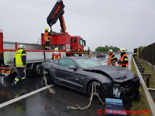 Feuerwehr; Blaulicht; FF Grafenwörth; PKW; Unfall; S5;