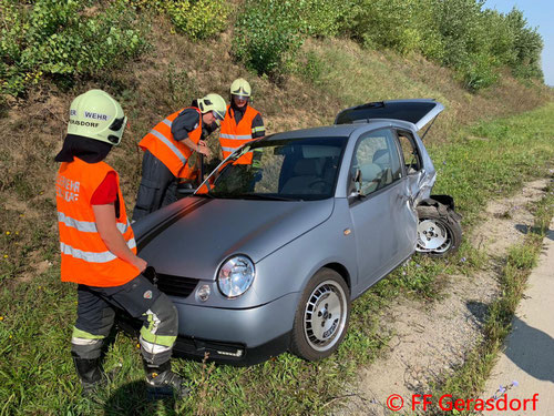 Feuerwehr, Blaulicht, FF Gerasdorf, Unfall, S1, PKW, LKW
