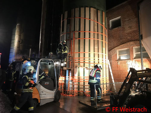 Feuerwehr; Blaulicht; FF Weistrach; Silo; Sicherung; 12 Meter hoch;